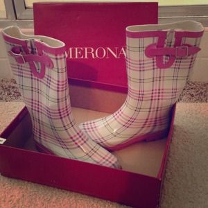 Pretty Plaid Rainboots☔