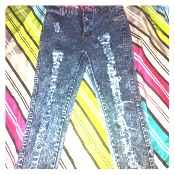 Know Style slashed high waist  jeans .