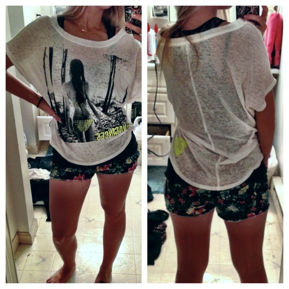 🚫BUNDLE RESERVED🚫Express vacation shirt!