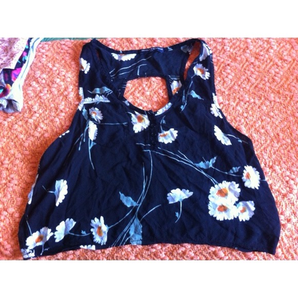 BRANDY MELVILLE DAISY CROP TANK