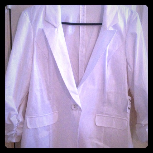 💕💕Traded💕💕White blazer - nwt
