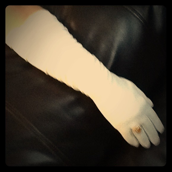 Accessories - Long white rouche gloves