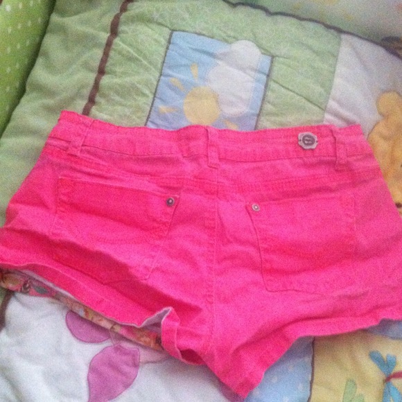 Pink floral shorts - Picture 2 of 2