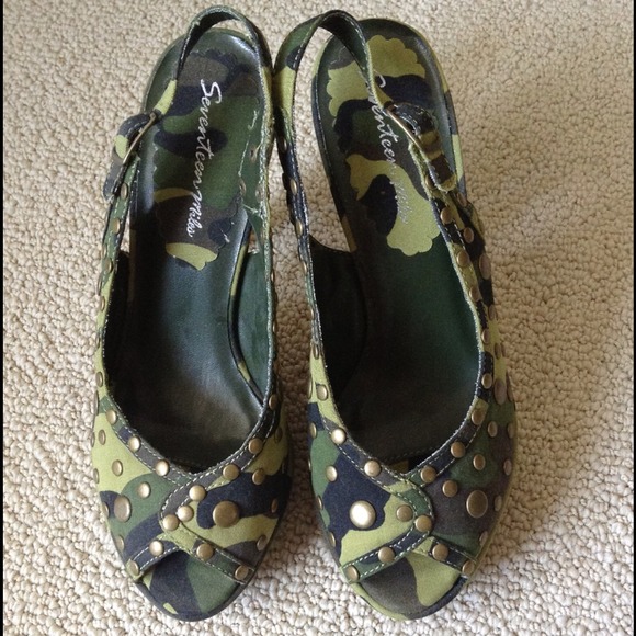 🎉🎉HOST PICK - 10/26 - Camo studded platforms 🌳 - Picture 2 of 4