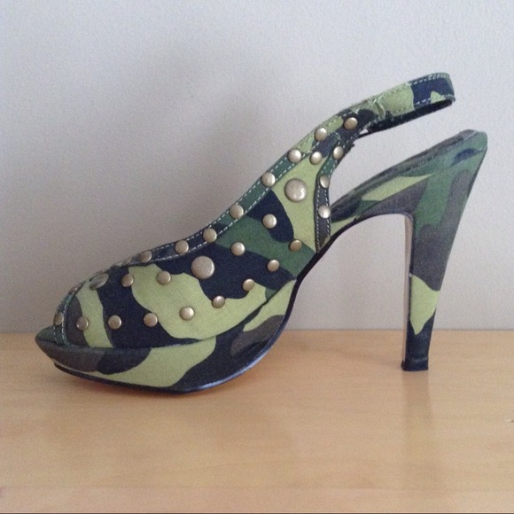 🎉🎉HOST PICK - 10/26 - Camo studded platforms 🌳 - Picture 3 of 4
