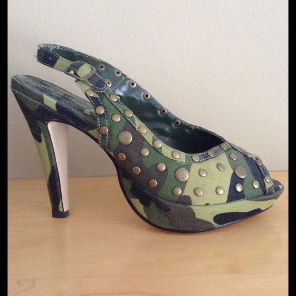 🎉🎉HOST PICK - 10/26 - Camo studded platforms 🌳 - Picture 4 of 4
