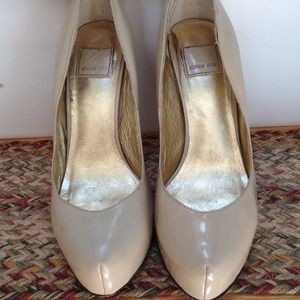 Nude Dolce Vita Pumps