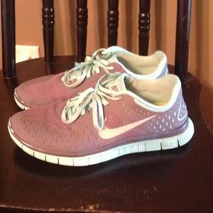 HOLD!!! NIKE FREE 4.0 V2 running shoes