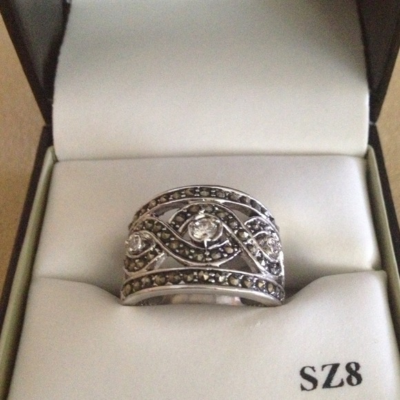 🚫Unavailable🚫Silver-tone & Rhinestone Ring - Picture 3 of 3