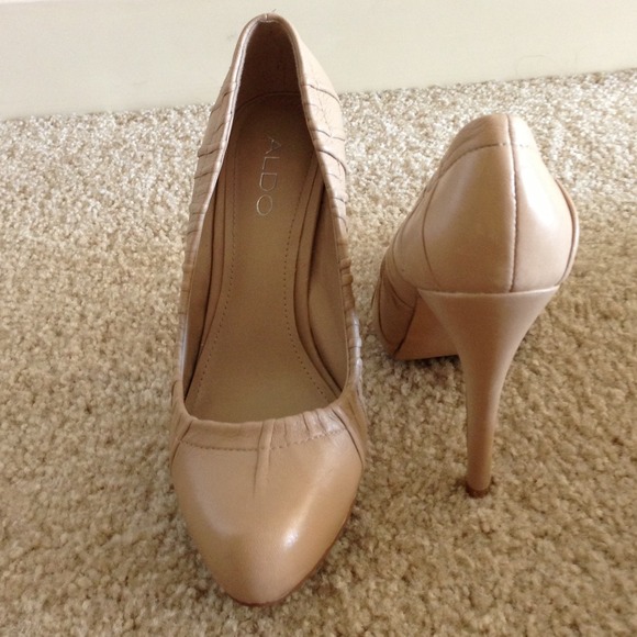 Nude Aldo heels