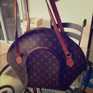 AUTHENTIC LOUIE VUITTON  MONOGRAM  ELLIPSE GM BAG