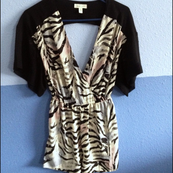 Cute zebra romper 🌸 - Picture 1 of 4