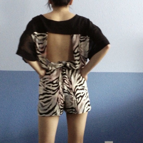 Cute zebra romper 🌸 - Picture 3 of 4