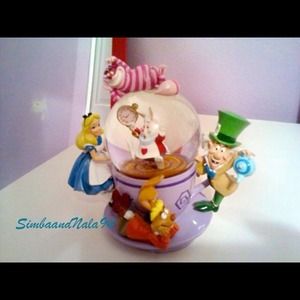 ♥️Disney Alice in Wonderland Spinning Snow Globe♣️