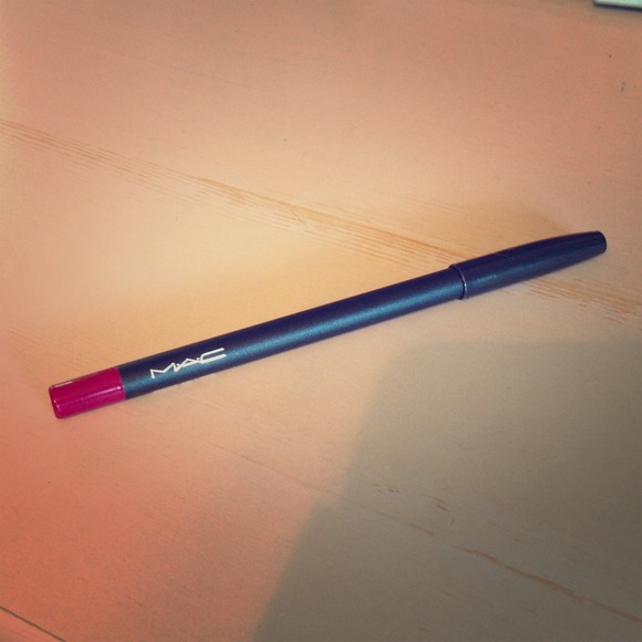🚫SOLD🚫MAC ProLongwear LipPencil in"More to Love"
