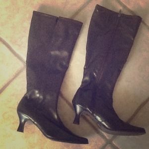 Sold in bundle!!Chocolate brown boots