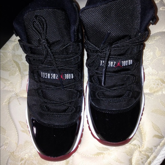 Brand new retro jordans 11's Breds 250 PayPal