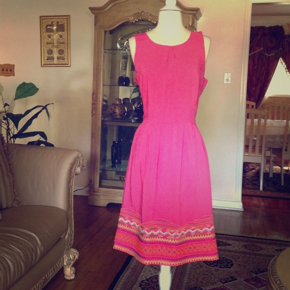 BCBGMaxAzria Dresses & Skirts - ✂️SALE✂️BCBG pink embroidered dress