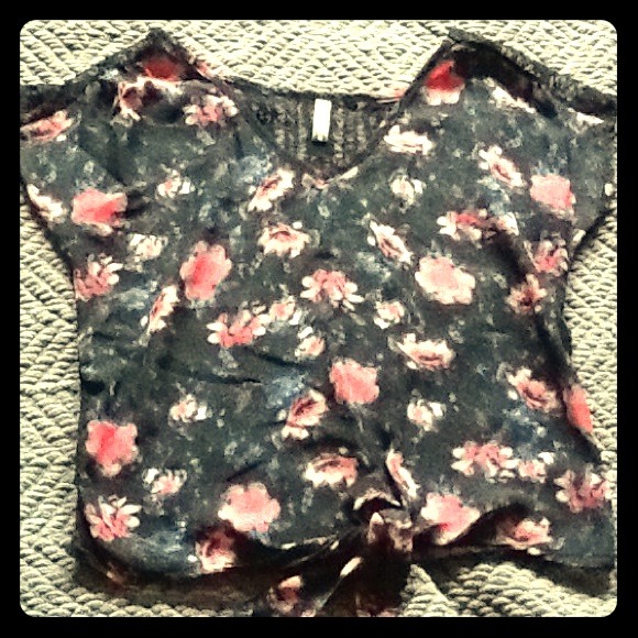 Weekend sale.    Floral top with lace back
