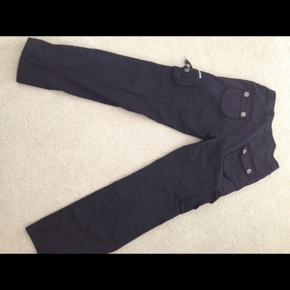 Black cotton cargo pant.