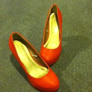 Coral platform heels