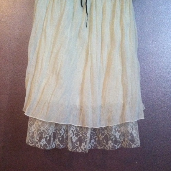 Supper cute white lacy top! - Picture 3 of 4