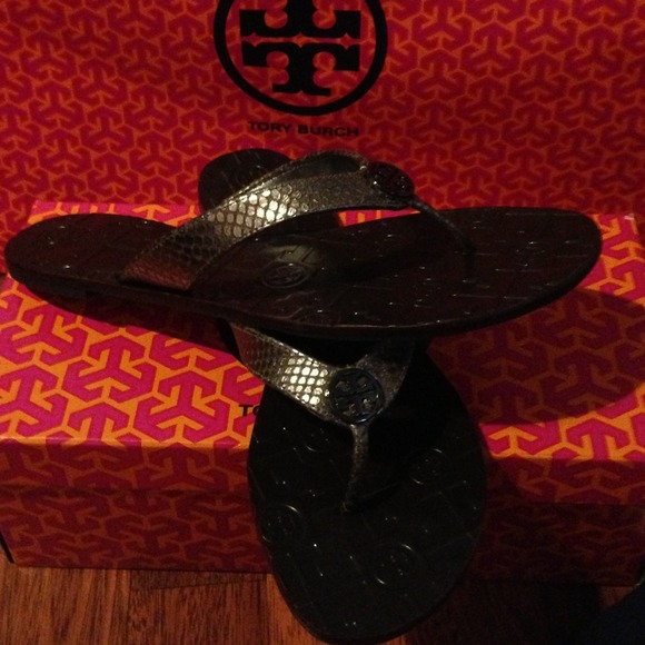 ❌SOLD❌💯Thora 2-metallic tumble from Tory - Picture 3 of 4