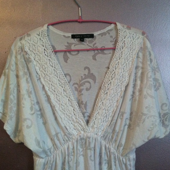 Flawless, beautiful, goddess like top. - Picture 2 of 4