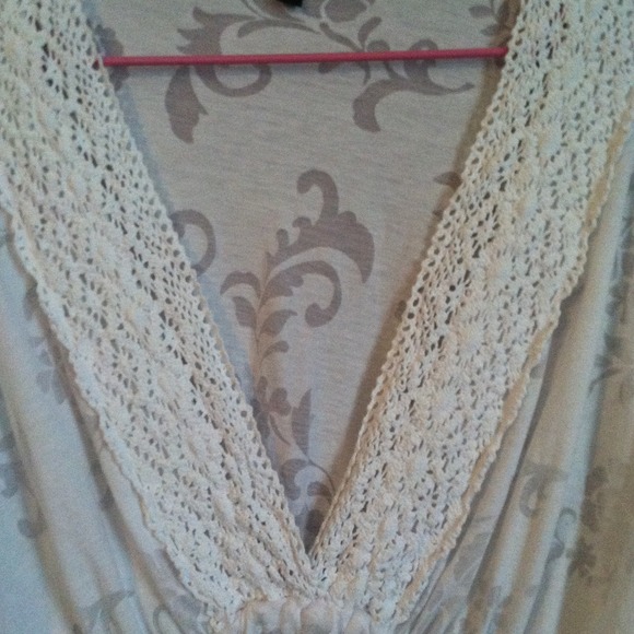 Flawless, beautiful, goddess like top. - Picture 3 of 4