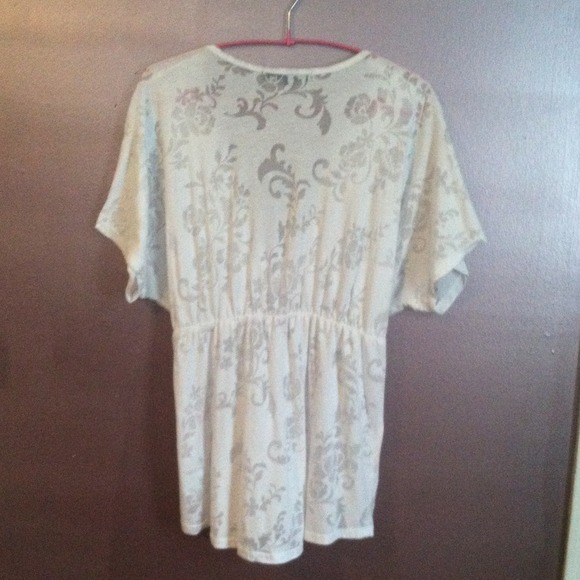 Flawless, beautiful, goddess like top. - Picture 4 of 4