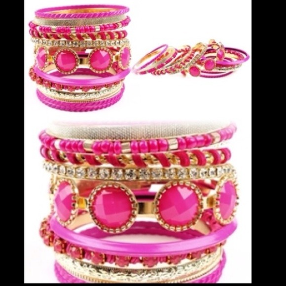 BNWT Fashion Gold Fuchsia Bangle