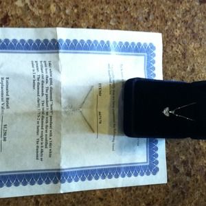 Diamond heart necklace. .48 carats. Color I. VS-2