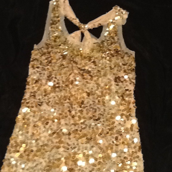 gold shirt
