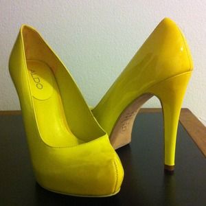 🚨SOLD🚨 ALDO YELLOW PLATFORM PUMP