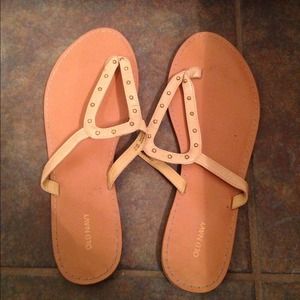 Old navy sandals 9