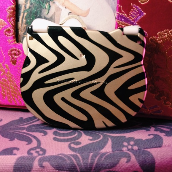 Hello Kitty compact - Picture 2 of 4