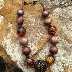 ***NEW*** Brown wooden beaded necklace