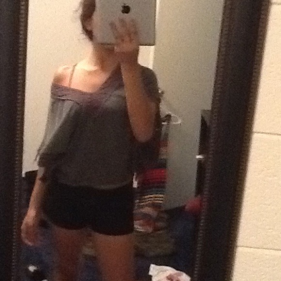 gray top - Picture 2 of 4