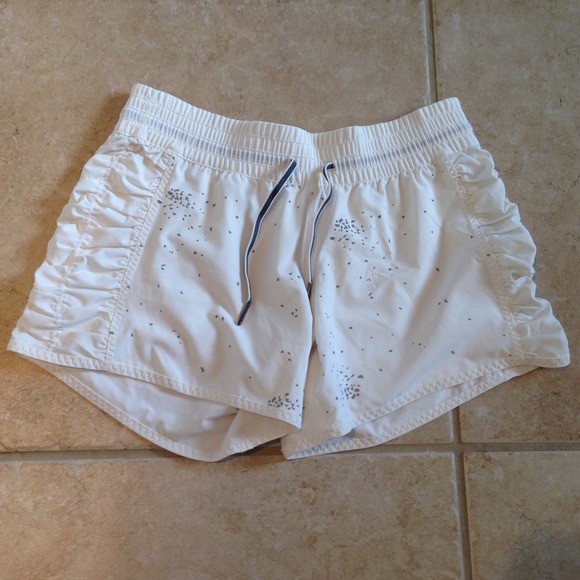 Lululemon reversible white shorts