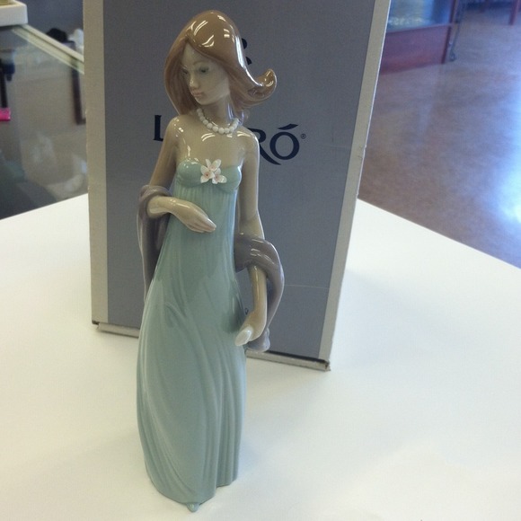 Lladro figurine.       SOLD