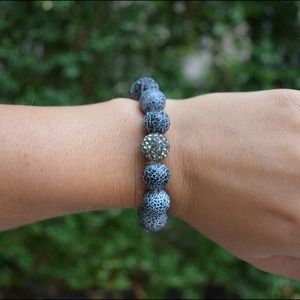 Black and white marbleized beaded bracelet