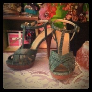 Green Snake Print Platform Pumps