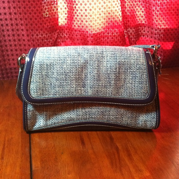 🌺AUTHENTIC  LIZ CLAIBORNE  BAG🌺 make any offer😘 - Picture 2 of 4