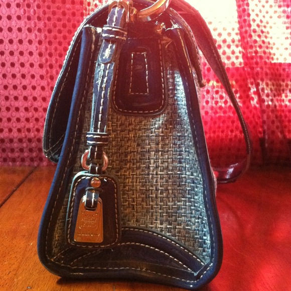 🌺AUTHENTIC  LIZ CLAIBORNE  BAG🌺 make any offer😘 - Picture 3 of 4