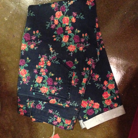 NWT. Mossimo floral denim