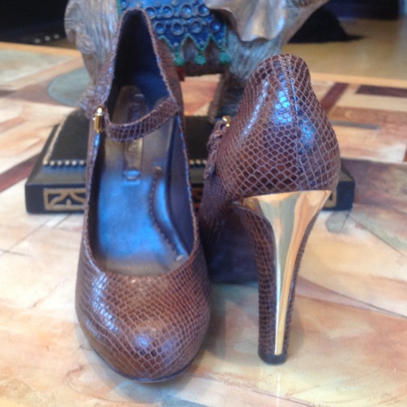 BCBGMaxAzria Shoes - 7⃣2⃣ All leather perfect for fall shoes