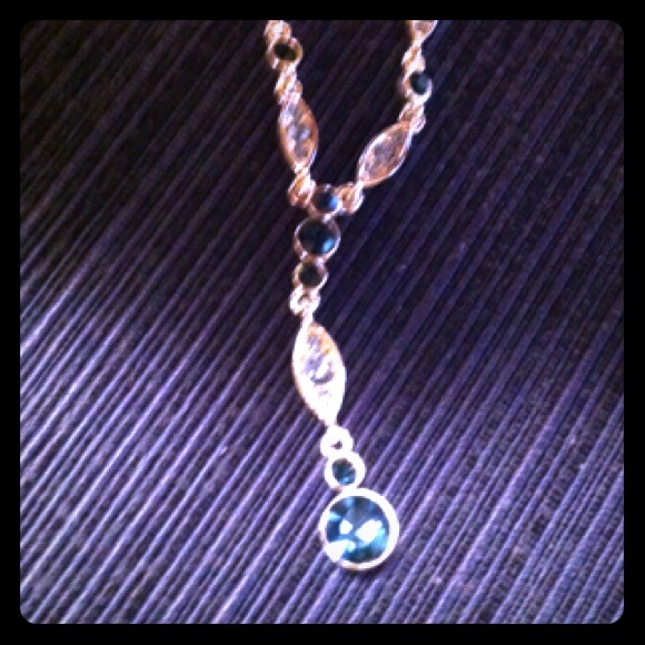 Necklace & ear rings