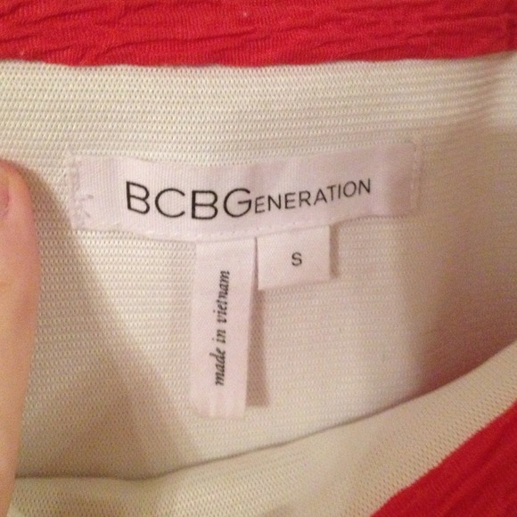 ❌Sold BCBG tight coral skirt - Picture 2 of 3