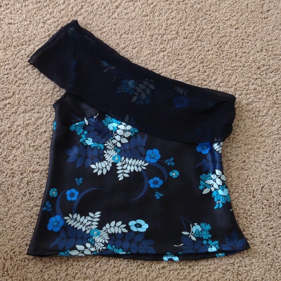 One shoulder top - Picture 2 of 4