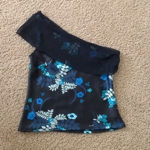 One shoulder top